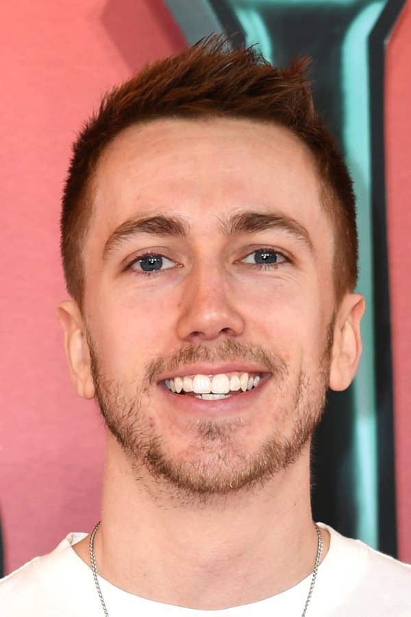 Simon Minter backdrop