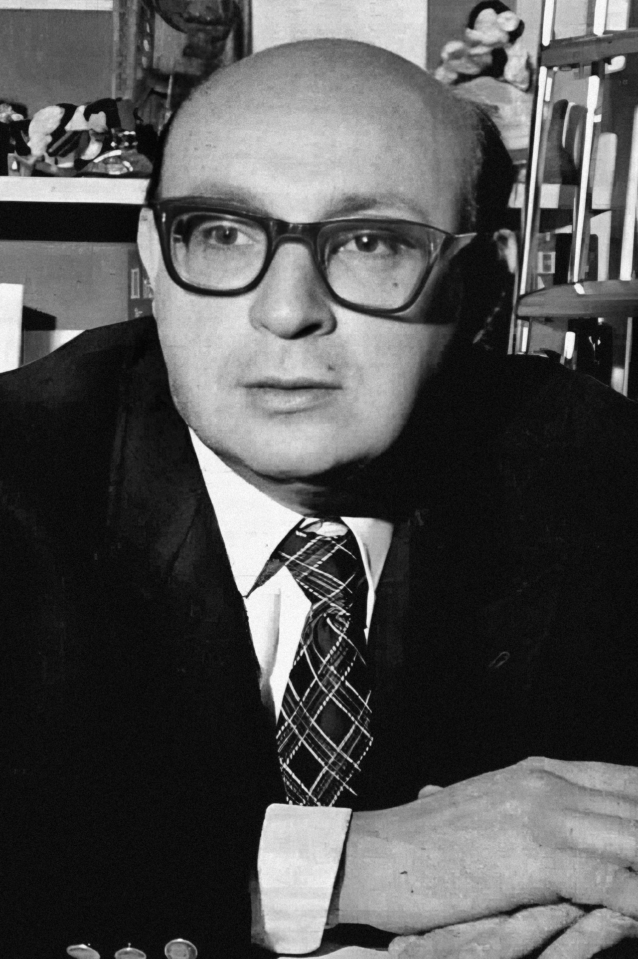 Edmo Fenoglio backdrop