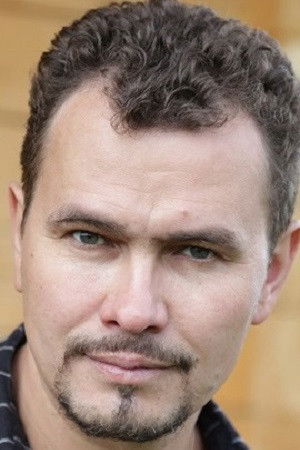 Aleksandr Kratirov backdrop