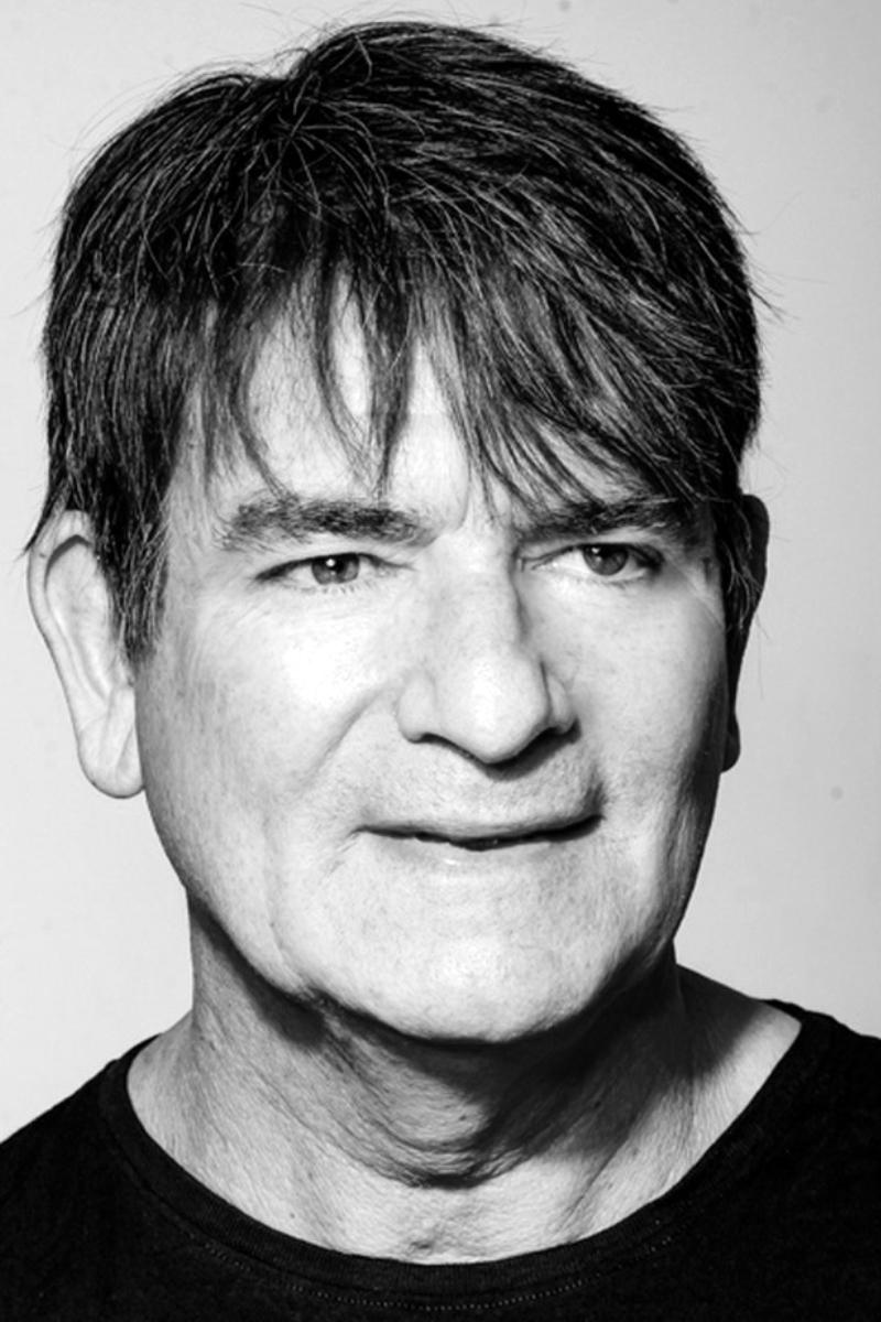 Joselo Bella backdrop