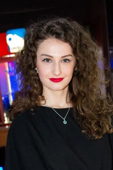 Petra Dubayová backdrop