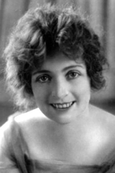 Beatrice Dominguez backdrop