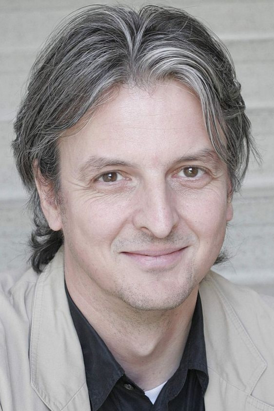 Michael Esser backdrop