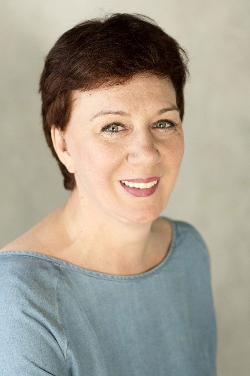 Olga Kirsanova-Miropolskaya backdrop