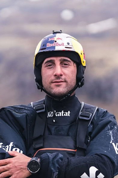 Aniol Serrasolses backdrop