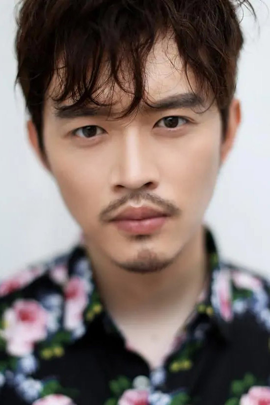 Gong Haibin backdrop