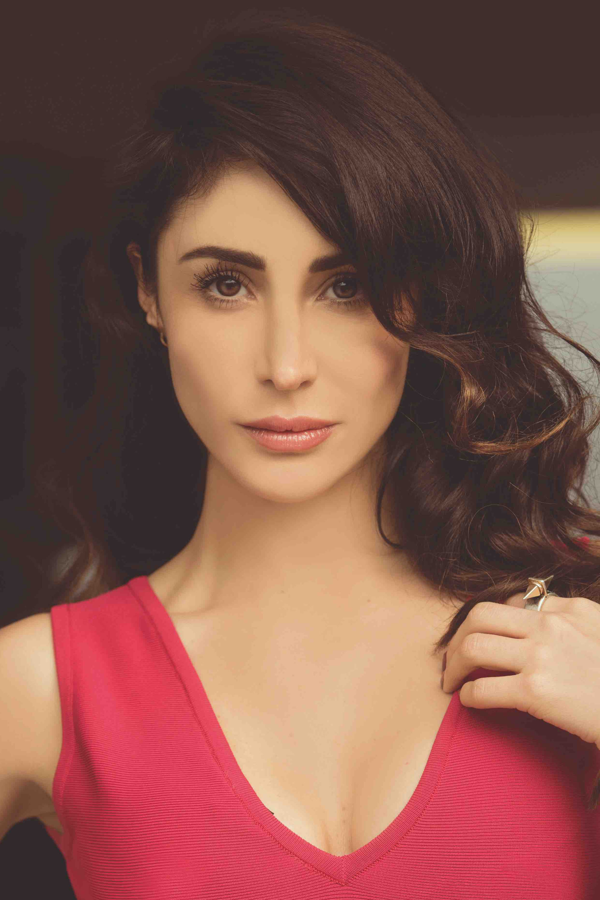 Thanya López backdrop