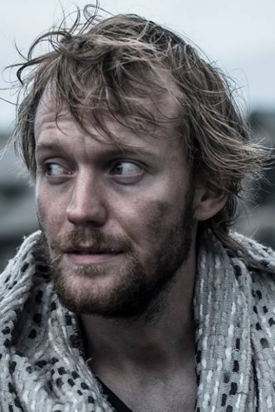 Simon Würtz backdrop