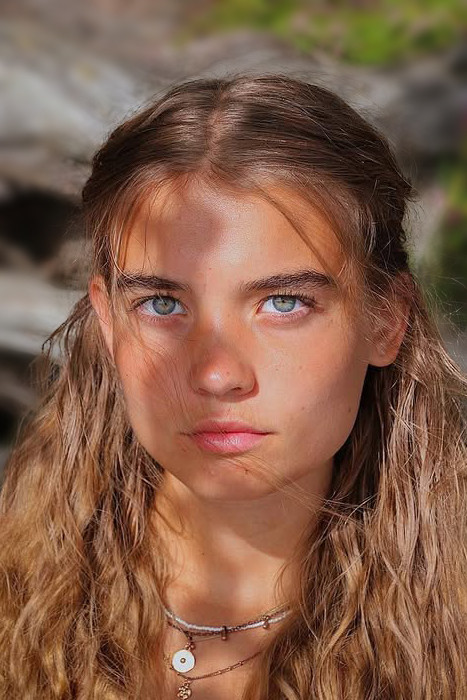 Saimi Kahri backdrop