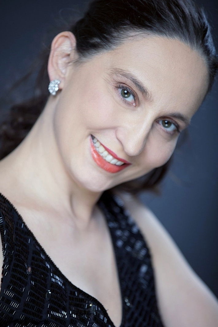 Marie-Claude Chappuis backdrop