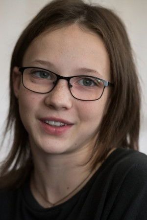 Fruzsina Hais backdrop