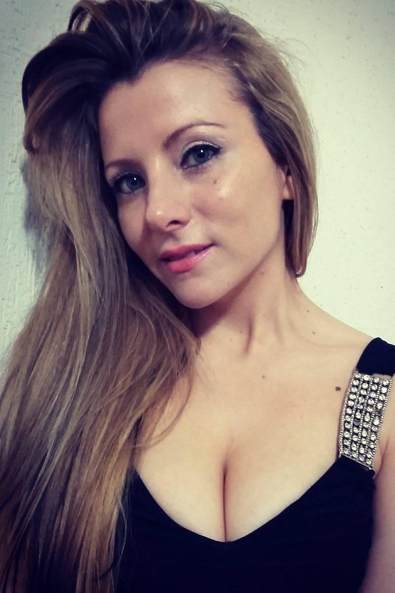 Mercedes Regina backdrop