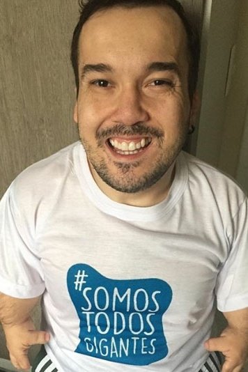 Gigante Léo backdrop