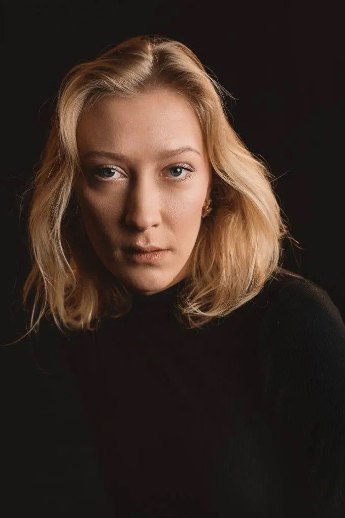 Aistė Zabotkaitė backdrop