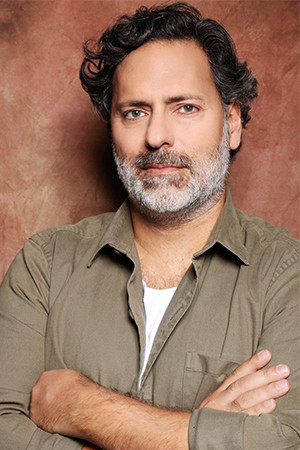 Renato Chocair backdrop