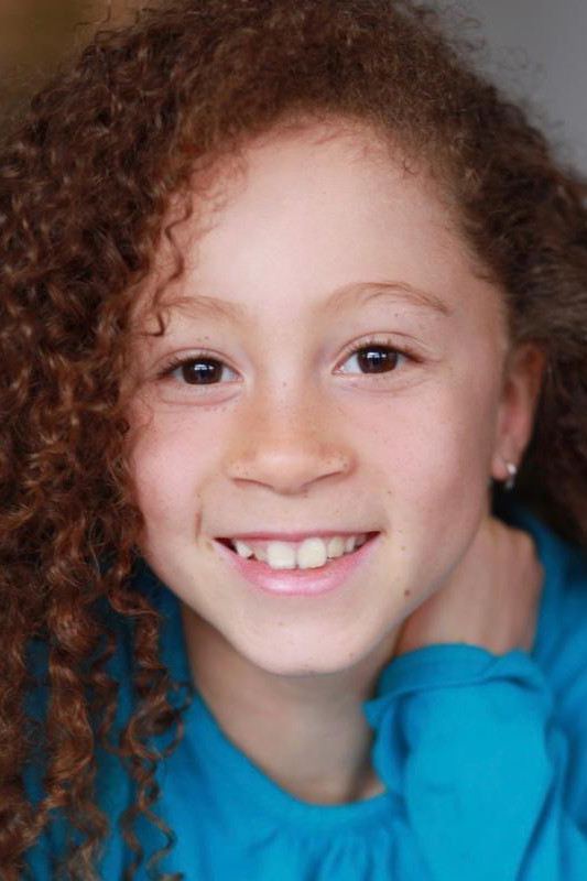 Maé Perras backdrop