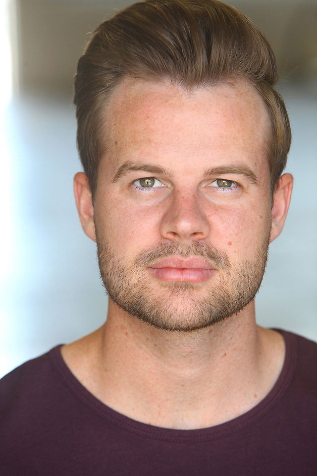 Klejtën Hejms backdrop