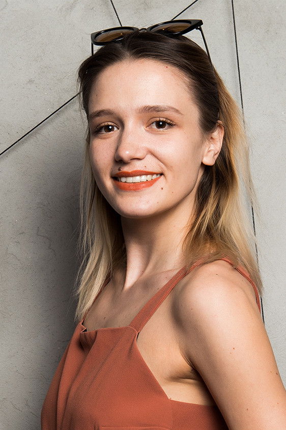 Alexa Tofan backdrop