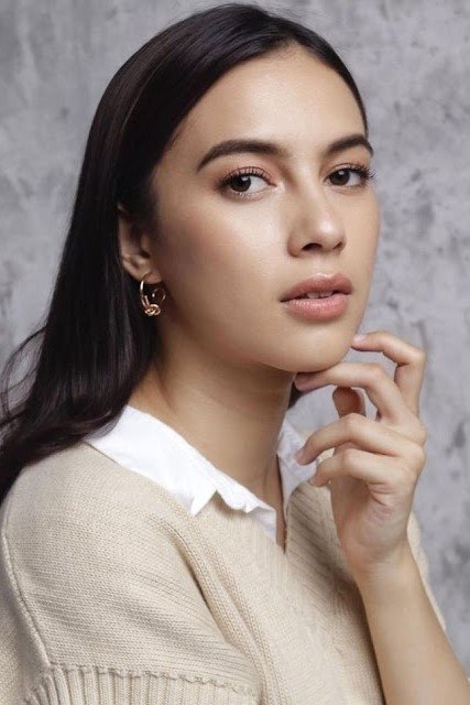 Annette Edoarda backdrop