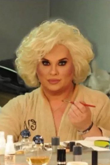 Zize Dupanier backdrop