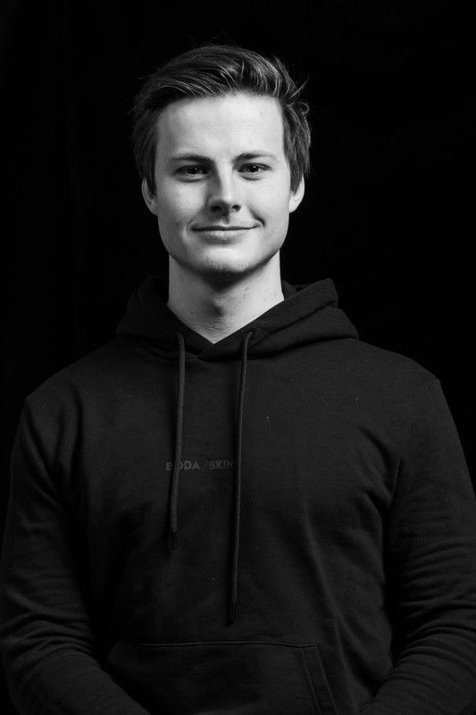 Henrik Schefte backdrop