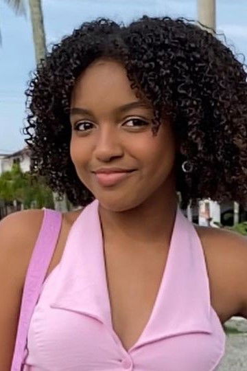 Gabriely Mota backdrop