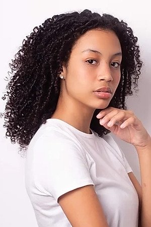 Jamilly Mariano backdrop