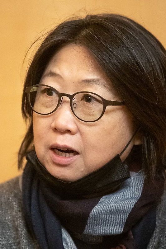 Lee Soo-jung backdrop