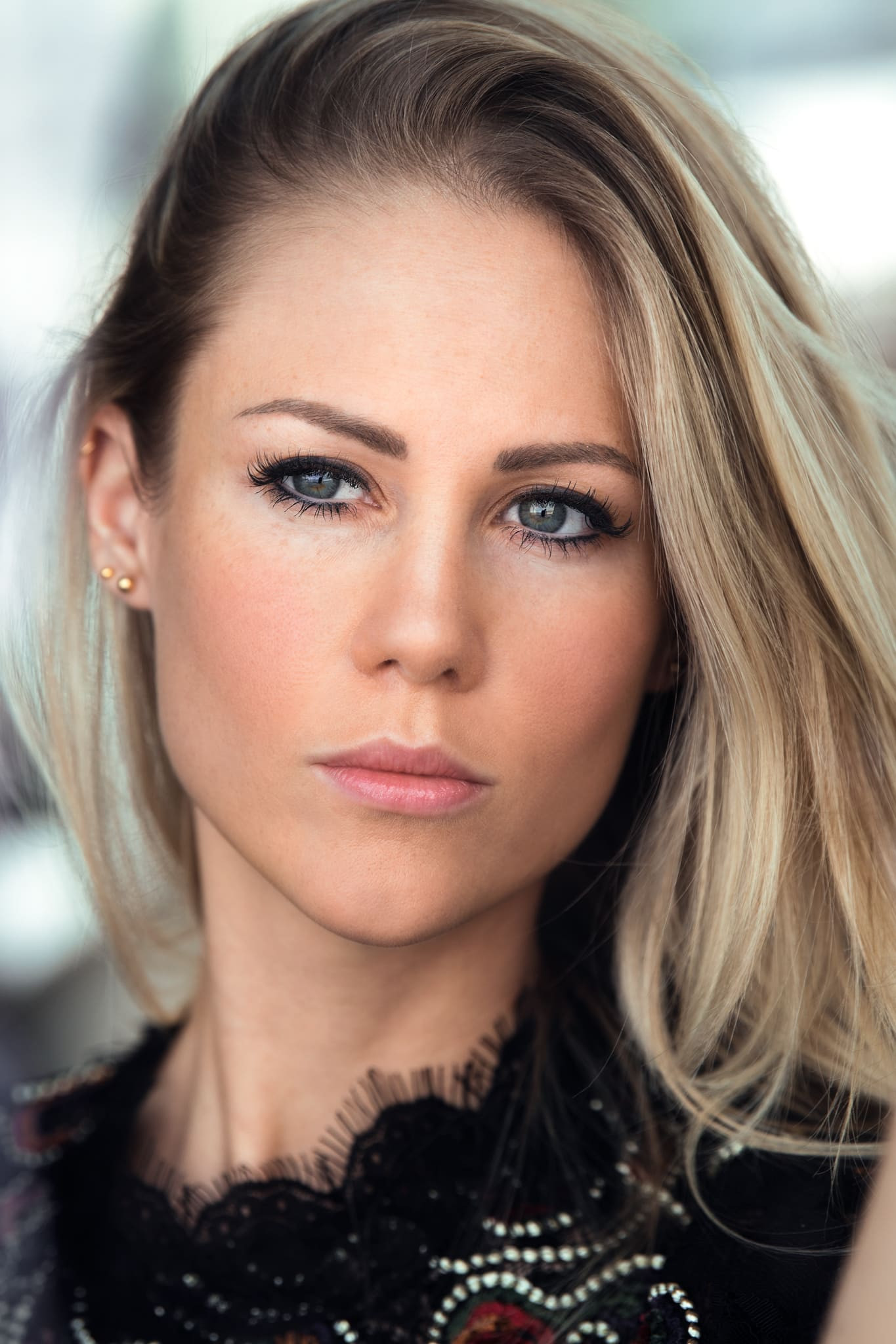 Sabrina Auer backdrop