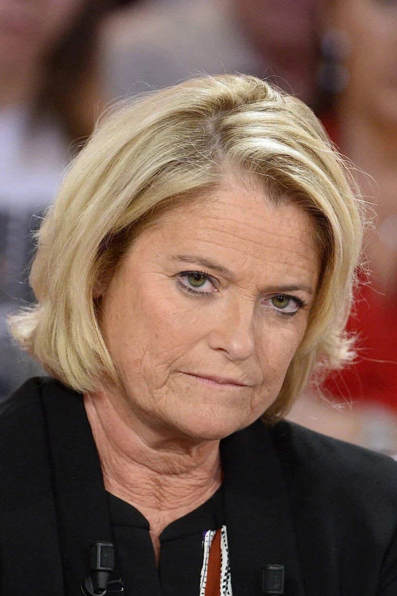 Marina Carrère d'Encausse backdrop