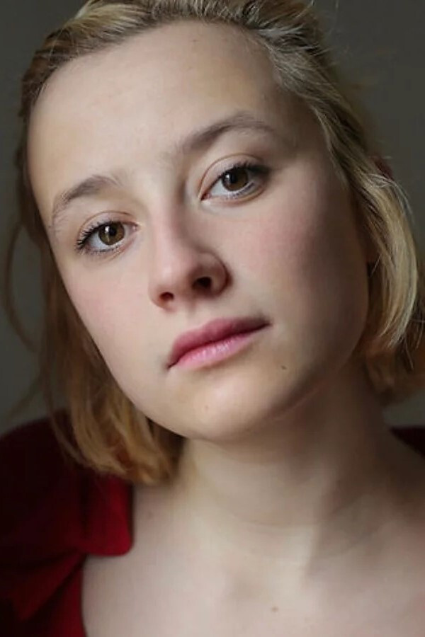 Marie-Anne Guilbert backdrop