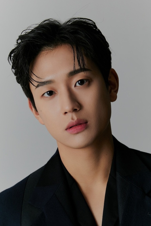 Shin Hyeon-seung backdrop