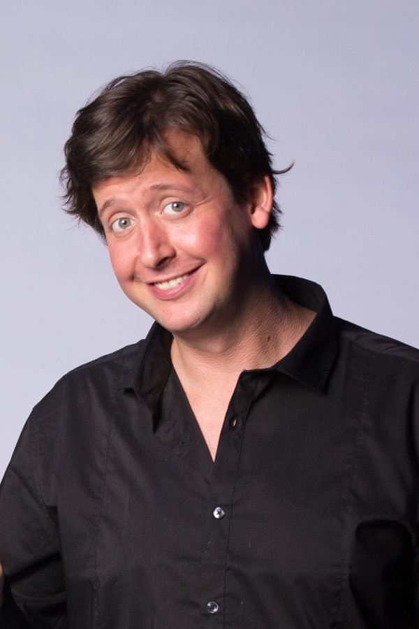 Steven Kazàn backdrop