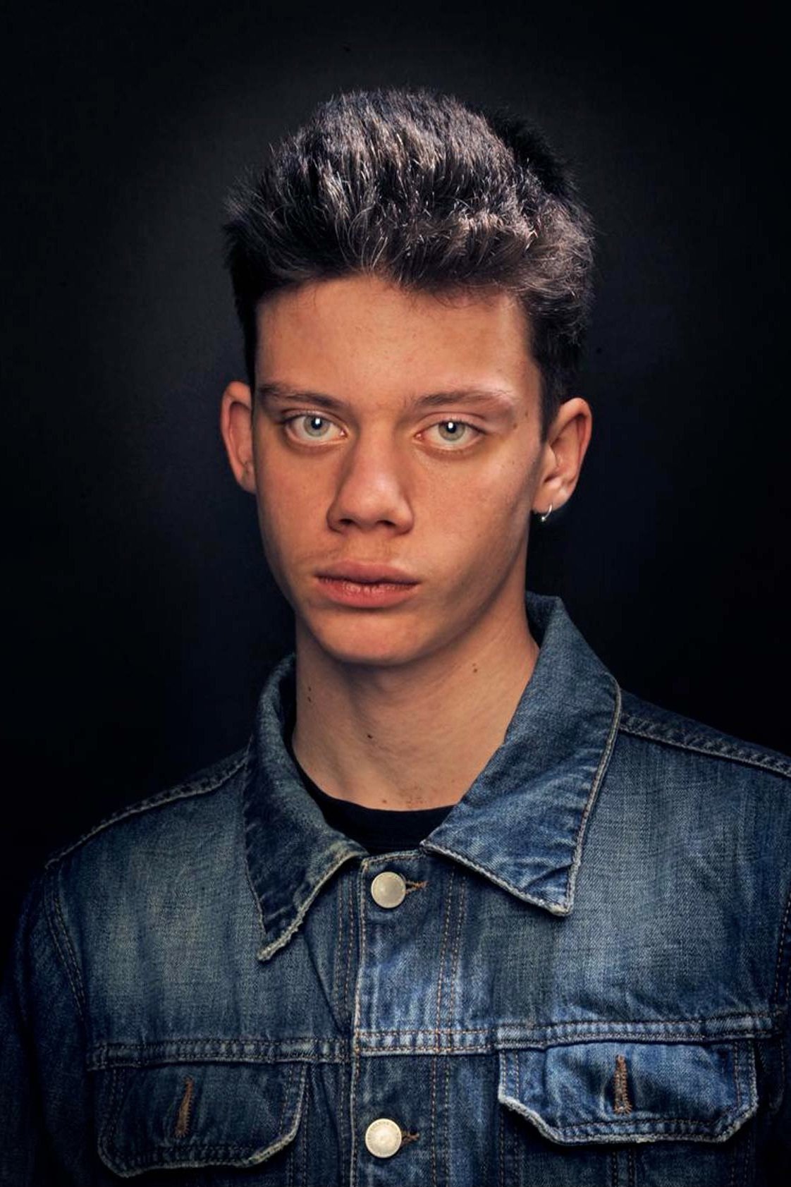 Leon de La Vallée → Leon de La Valej backdrop