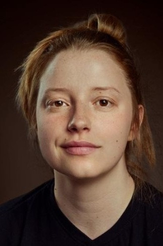 Mailys Dumon backdrop