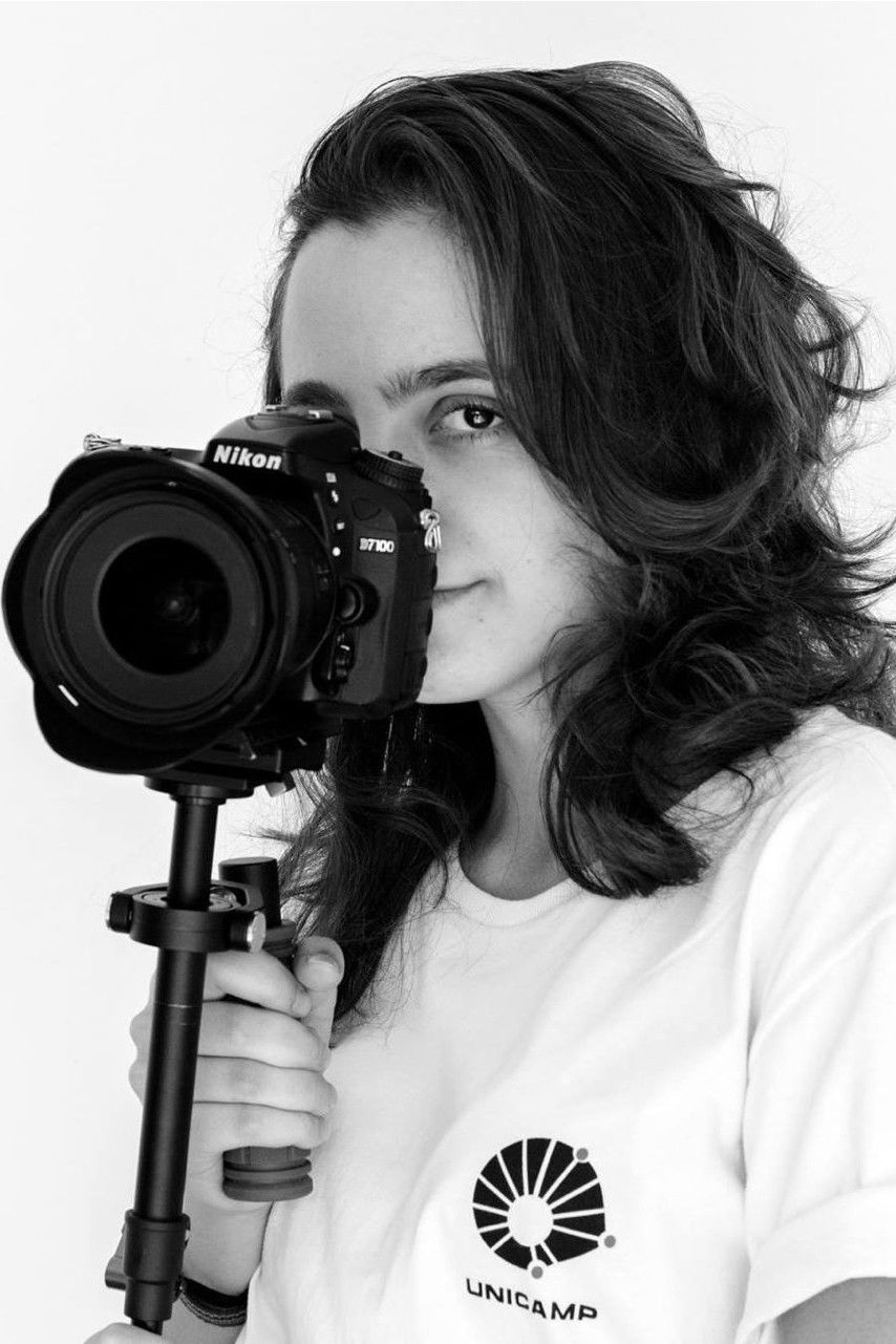 Júlia Moretzsohn backdrop