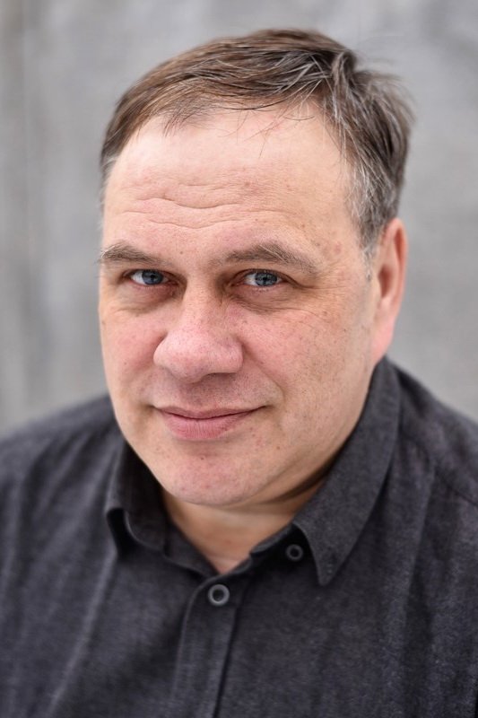 Aleksandr Chernyavskiy backdrop