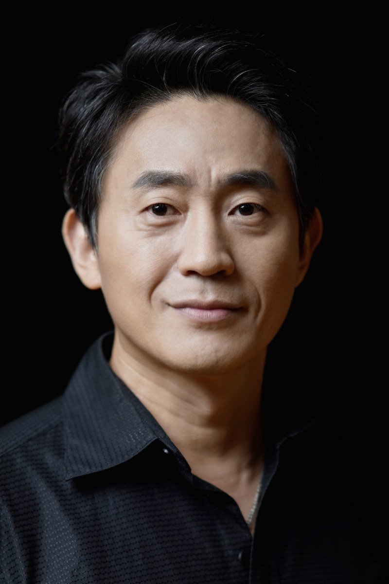 Park Yoon-hee backdrop