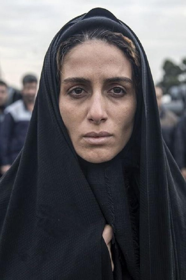 Raha Khodayari backdrop