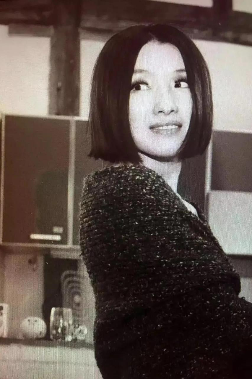 Lipstick Chan backdrop