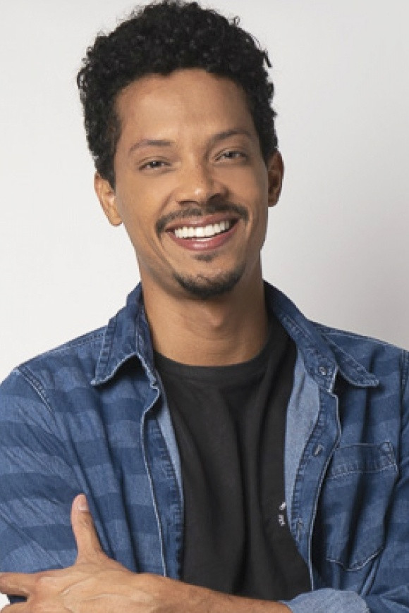 Nando Brandão backdrop