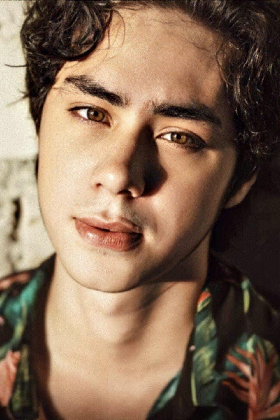 Anthony Jennings backdrop