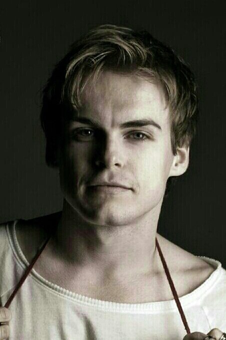 Landher Iturbe backdrop