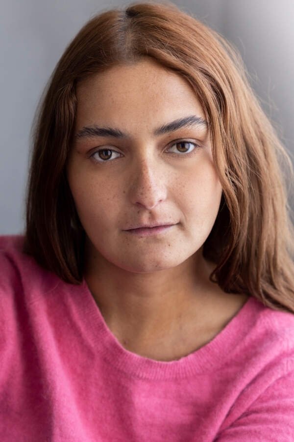 Hannah Lynch backdrop