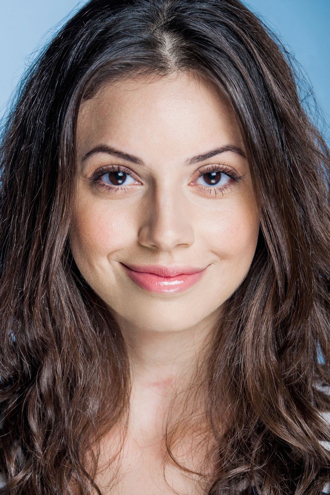 Leila Almas Rose backdrop