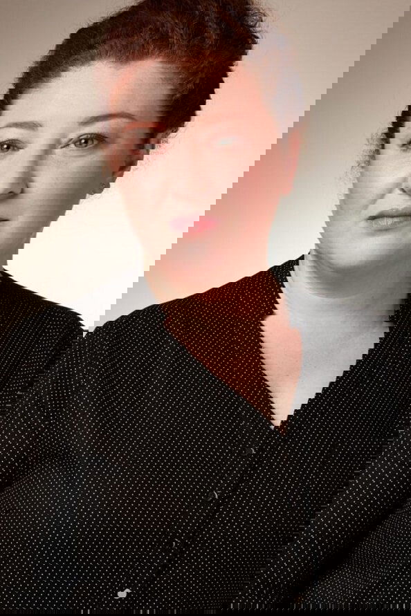 Feyza Işık backdrop