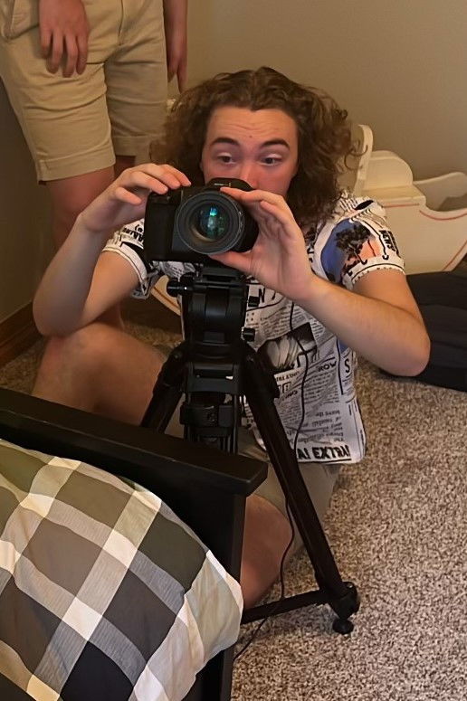 Dylan Früh backdrop