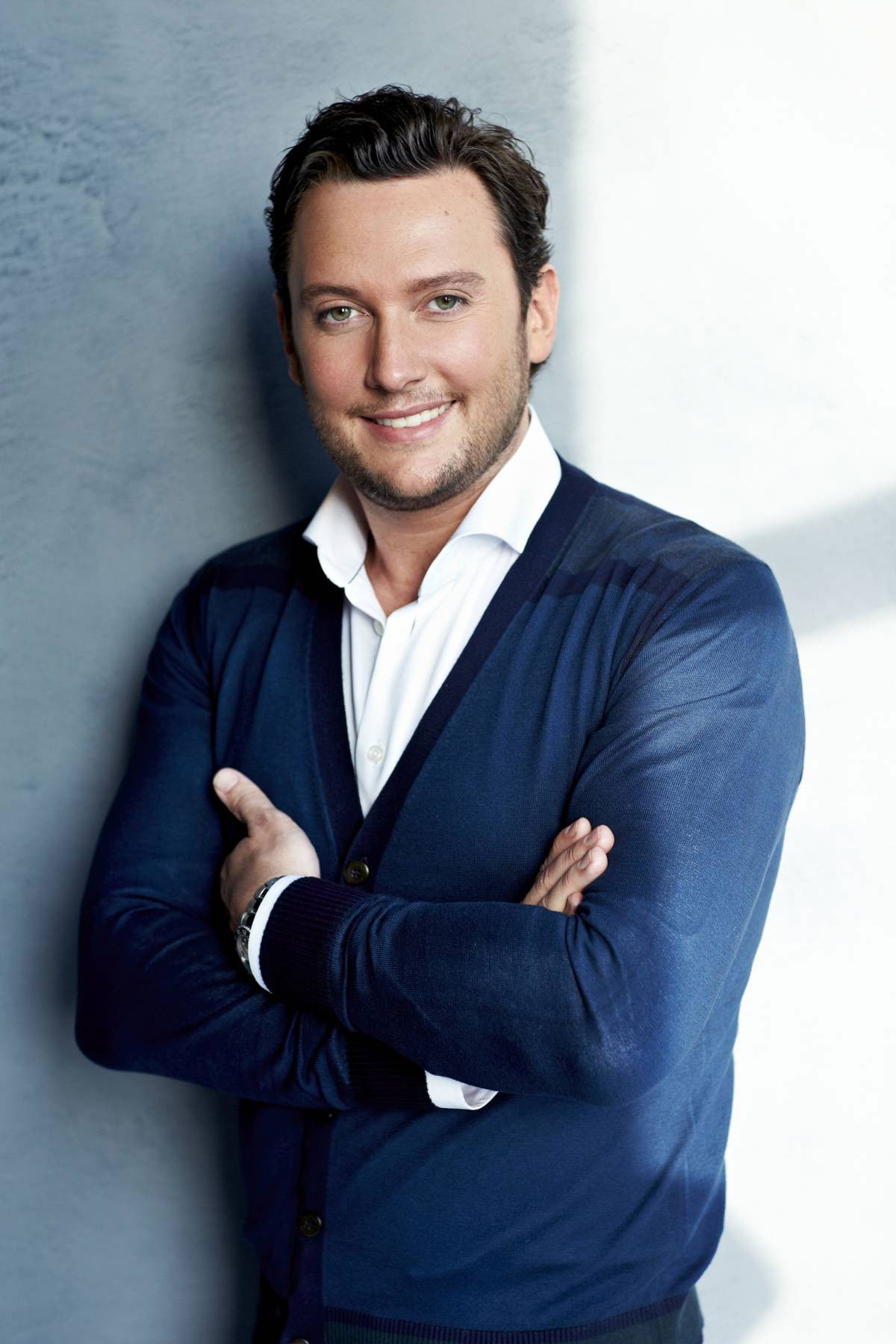 Tino Martin backdrop