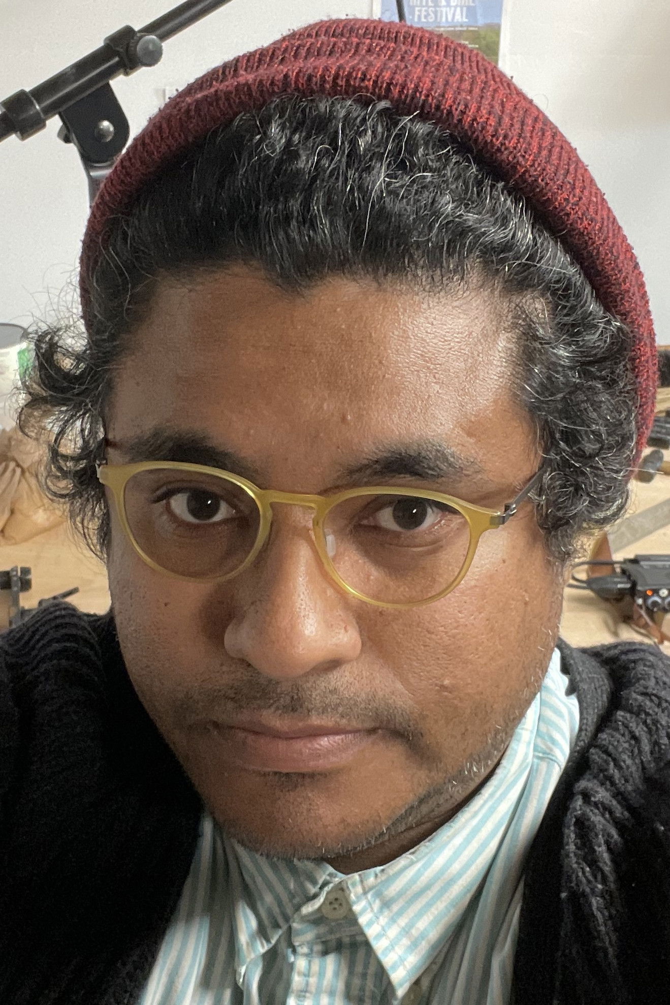 Luis Arnías backdrop