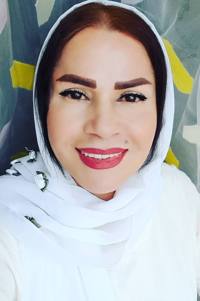 Saghi Zinati backdrop